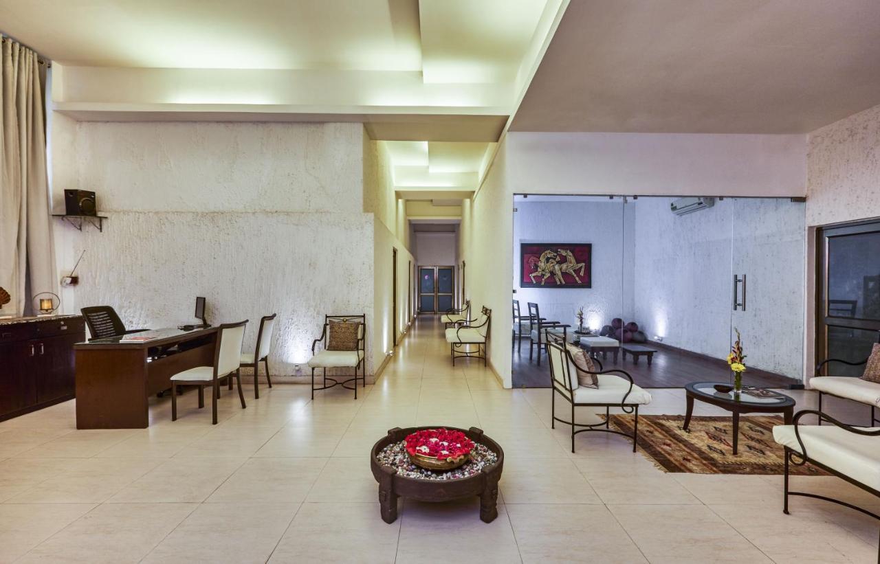 Club Mahindra Udaipur Hotel Exterior photo