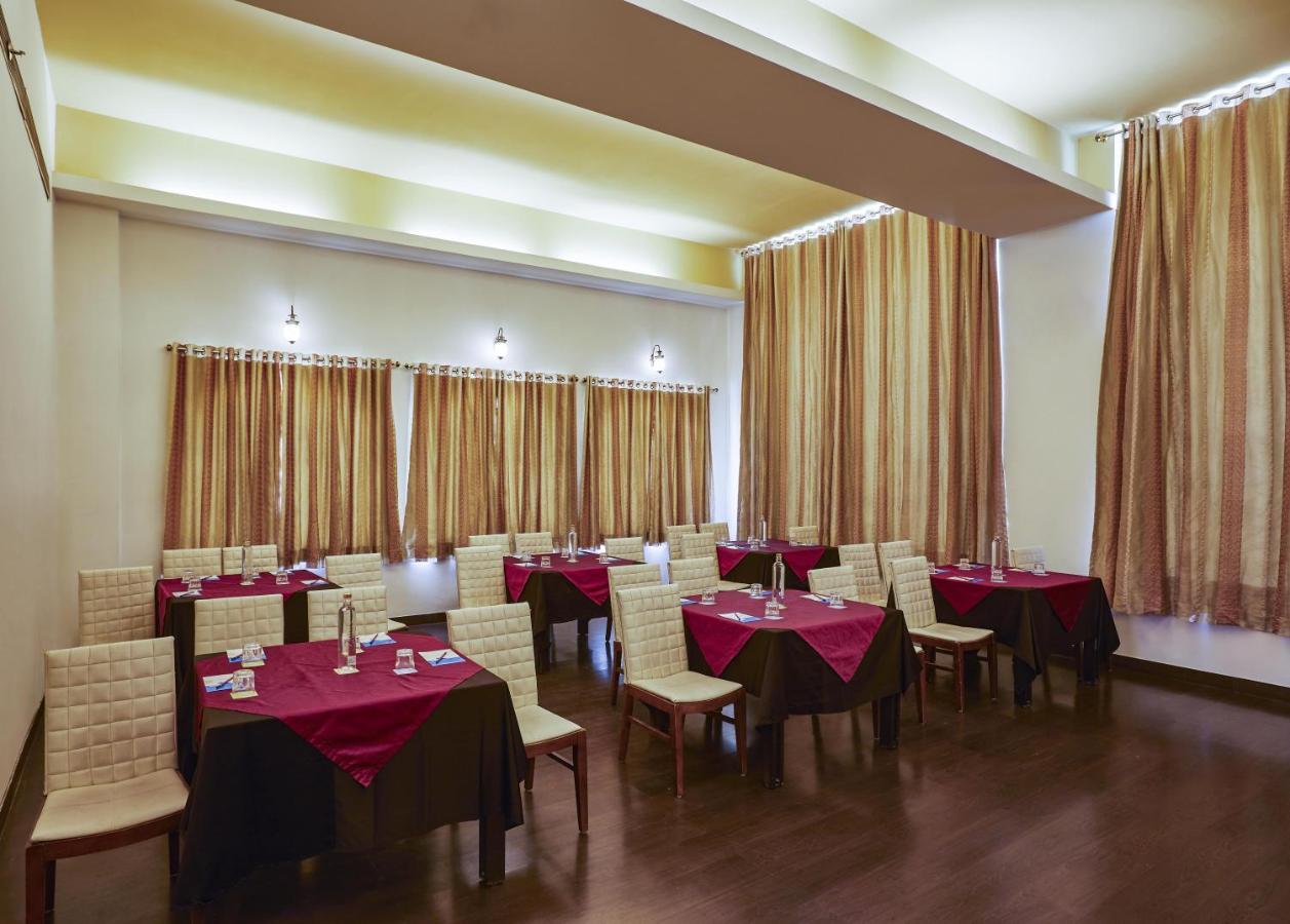 Club Mahindra Udaipur Hotel Exterior photo