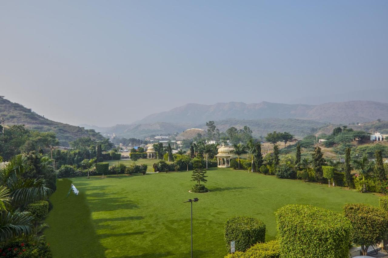 Club Mahindra Udaipur Hotel Exterior photo
