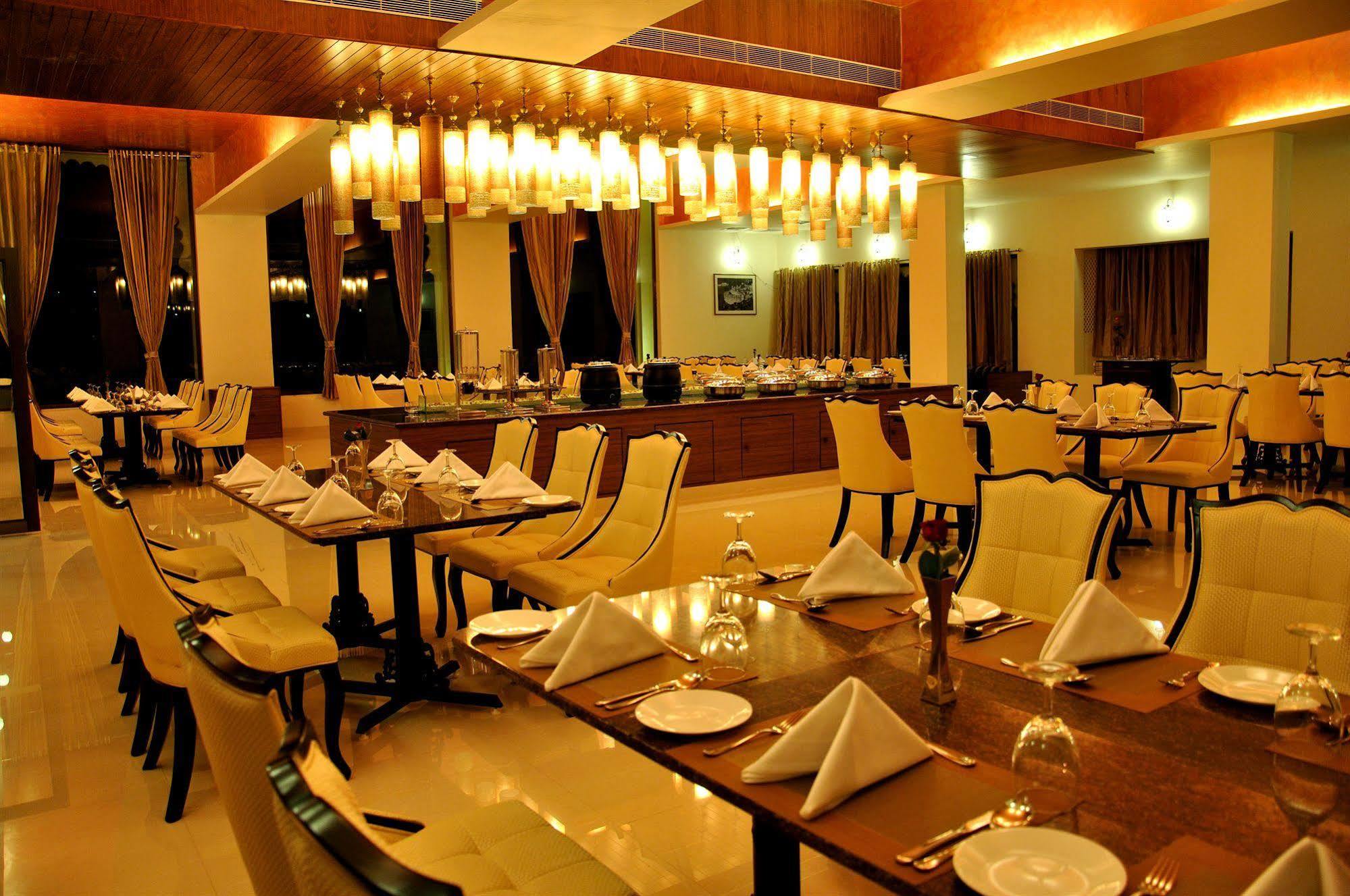 Club Mahindra Udaipur Hotel Exterior photo