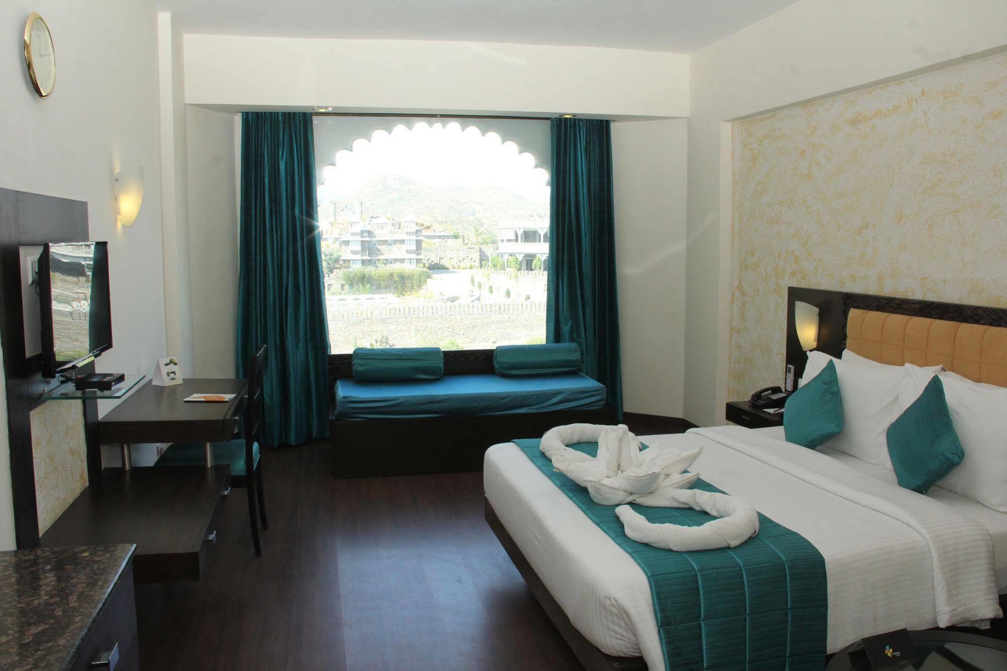 Club Mahindra Udaipur Hotel Exterior photo
