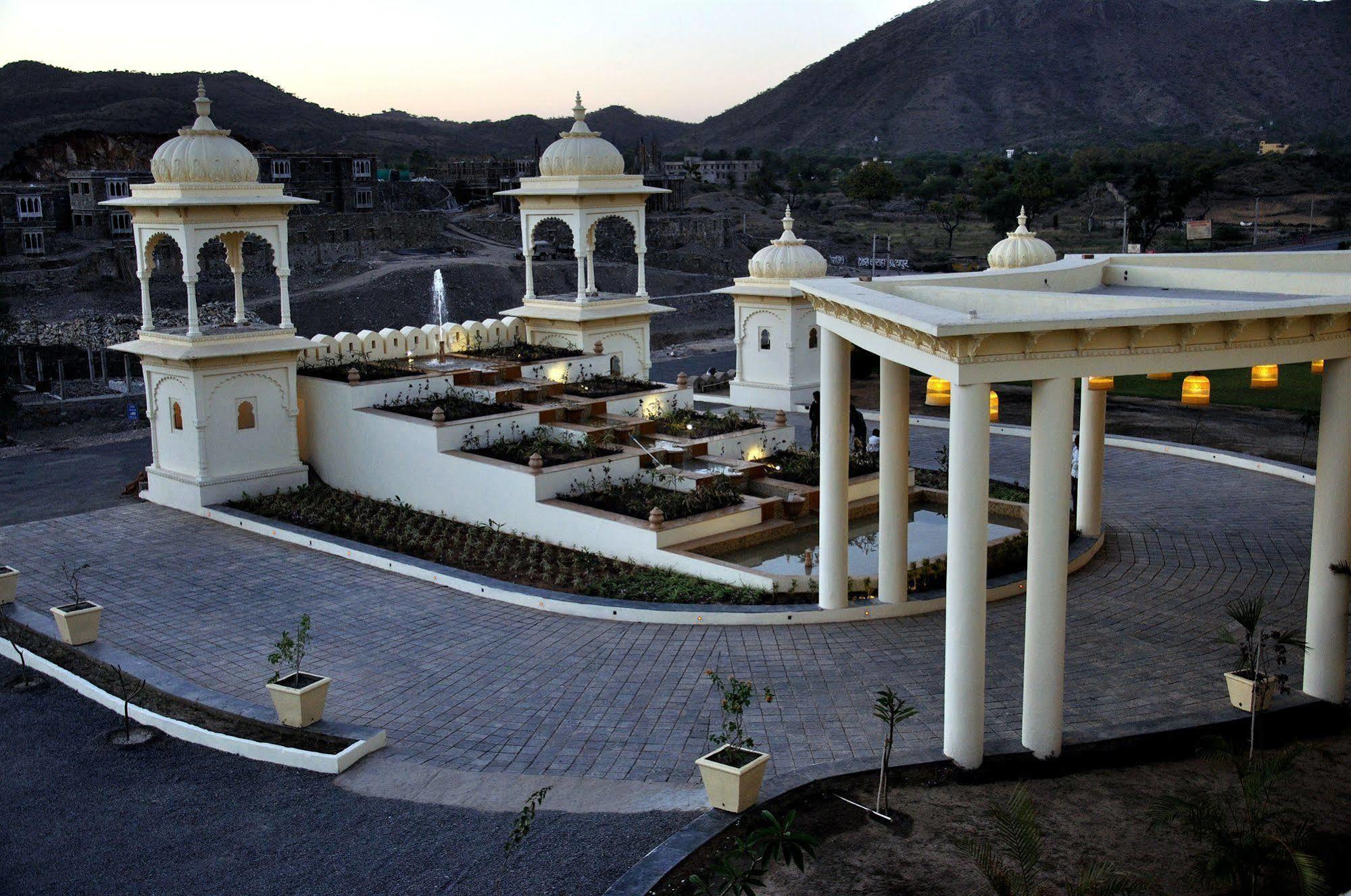 Club Mahindra Udaipur Hotel Exterior photo